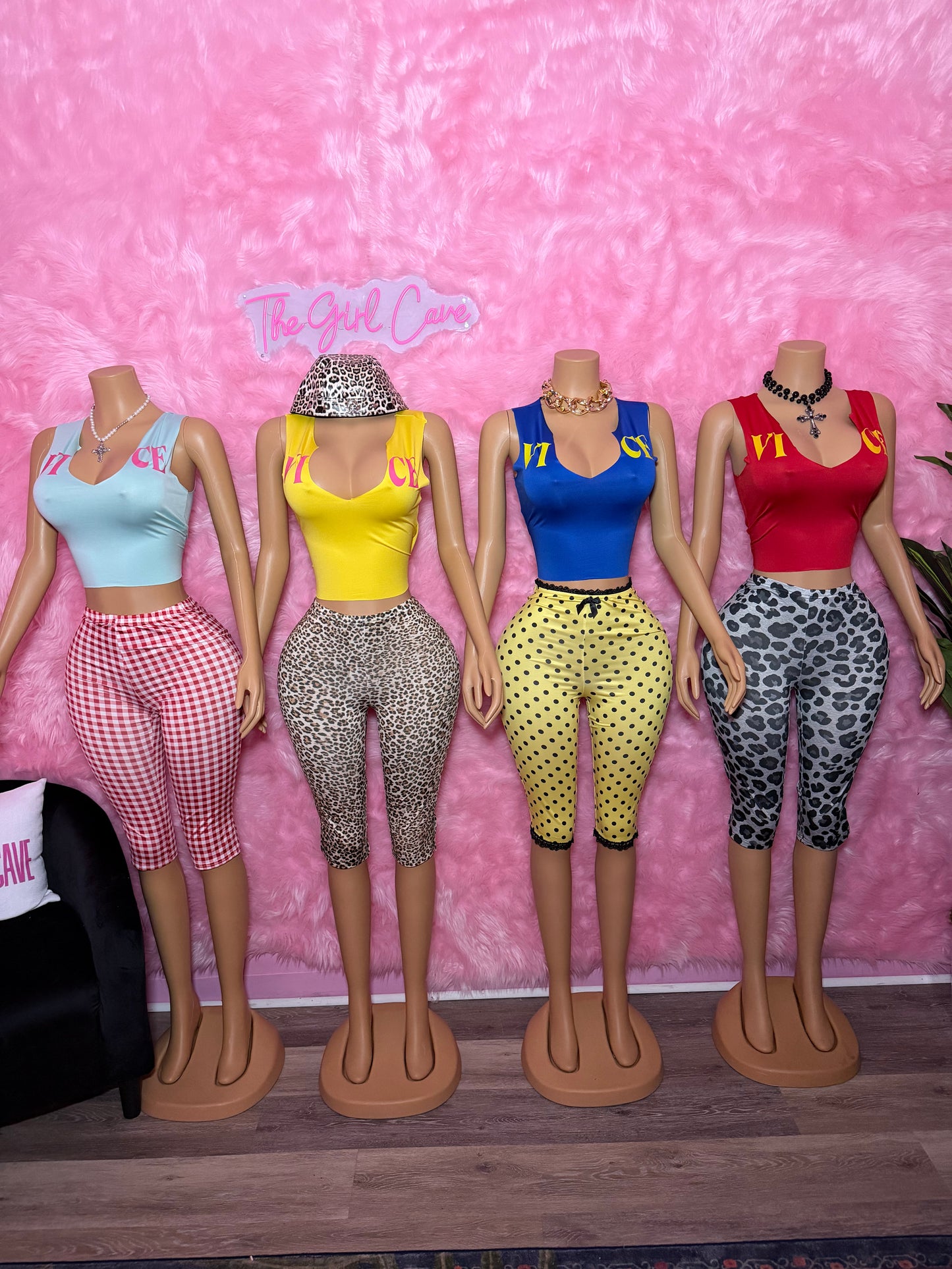 V Neck Tank Graphic Capri Sets